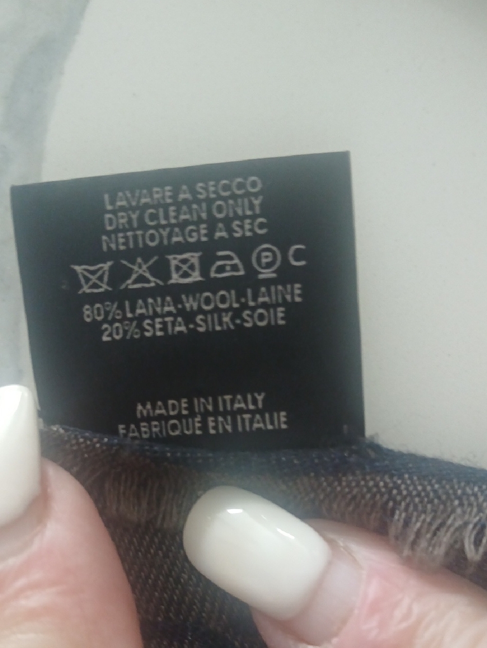 Gucci scarf.Very nice - Picture 5 of 5